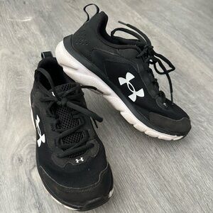 Kid’s Under Armour Sneakers-Size 4
